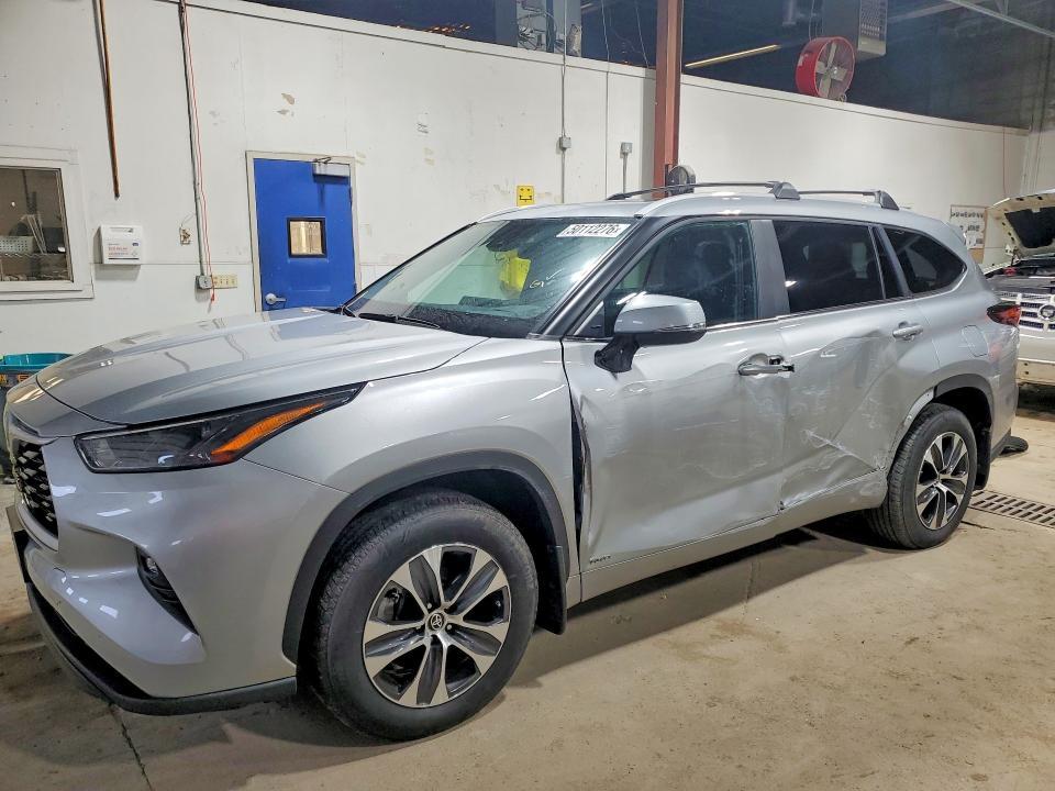 Toyota Highlander 2023, VIN 5TDXBRCH3PS123345, 4/11