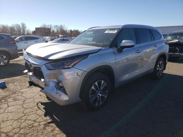 Toyota Highlander 2022, VIN 5TDXBRCH8NS541686, 2/5