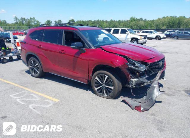 Toyota Highlander 2022, VIN 5TDXBRCH8NS541686, 3/5