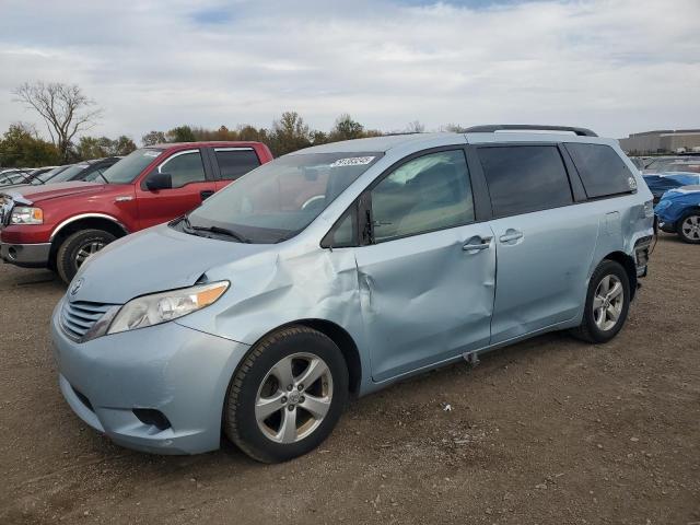 Toyota Sienna 2015, VIN 5TDXK3DC5FS651421, 2/5