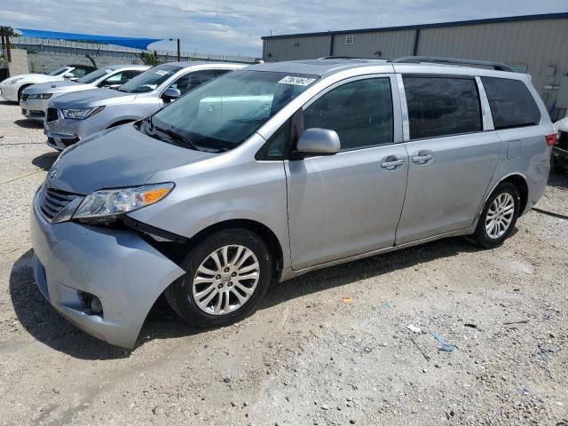 Toyota Sienna 2017, VIN 5TDXZ3DC3HS779056, 2/7