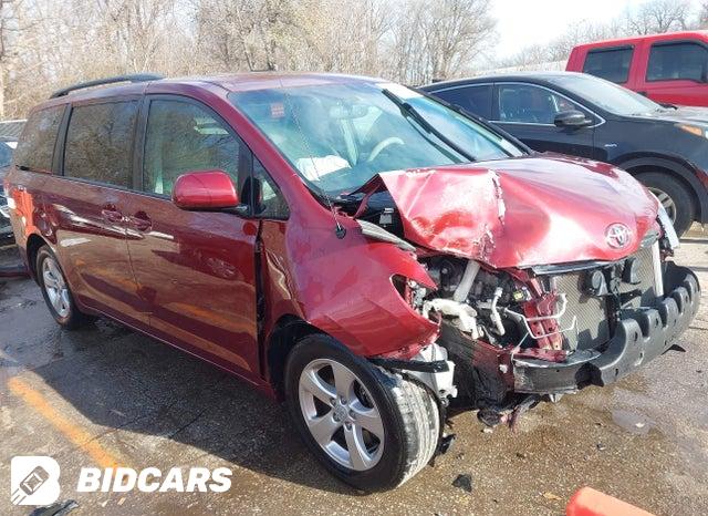 Toyota Sienna 2015, VIN 5TDYK3DC3FS549538, 2/5