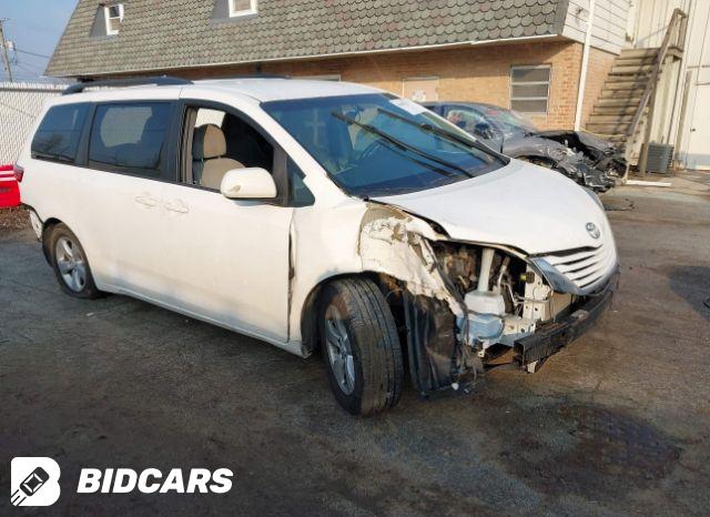 Toyota Sienna 2015, VIN 5TDYK3DC3FS549538, 3/5