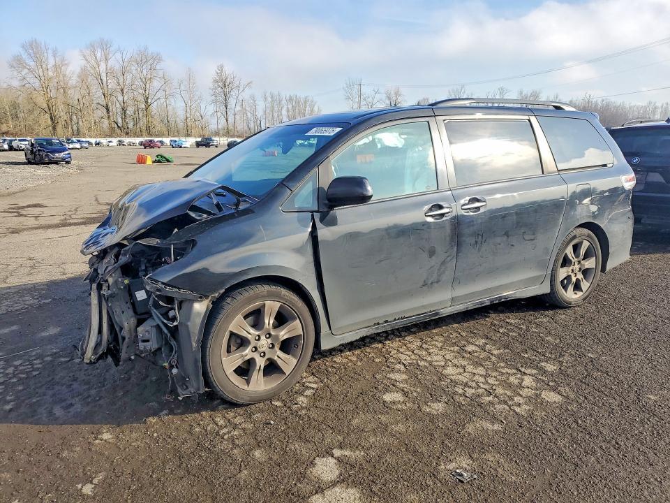 Toyota Sienna 2016, VIN 5TDYK3DC3GS730639, 1/11