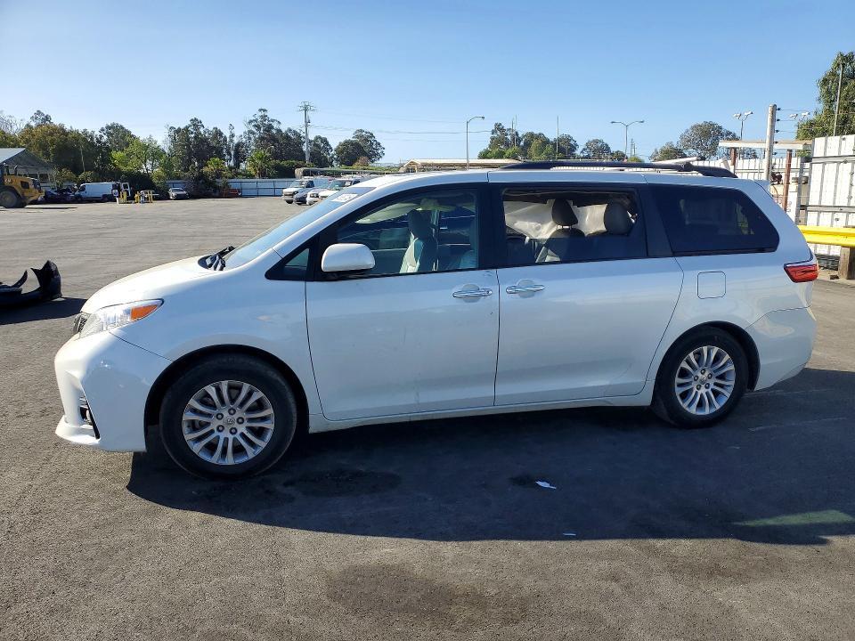 Toyota Sienna 2016, VIN 5TDYK3DC3GS730639, 8/11