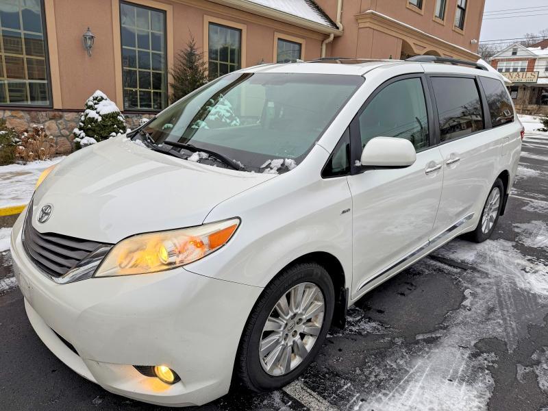 Toyota Sienna 2015, VIN 5TDYK3DC4FS641211, 3/5