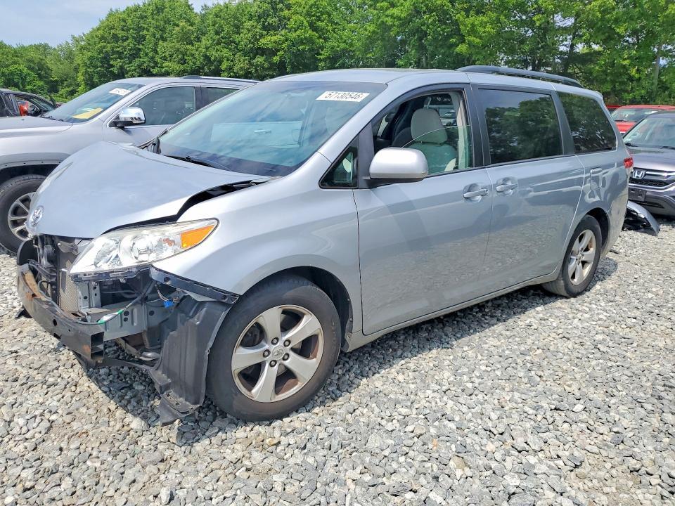 Toyota Sienna 2015, VIN 5TDYK3DC5FS663220, 2/5