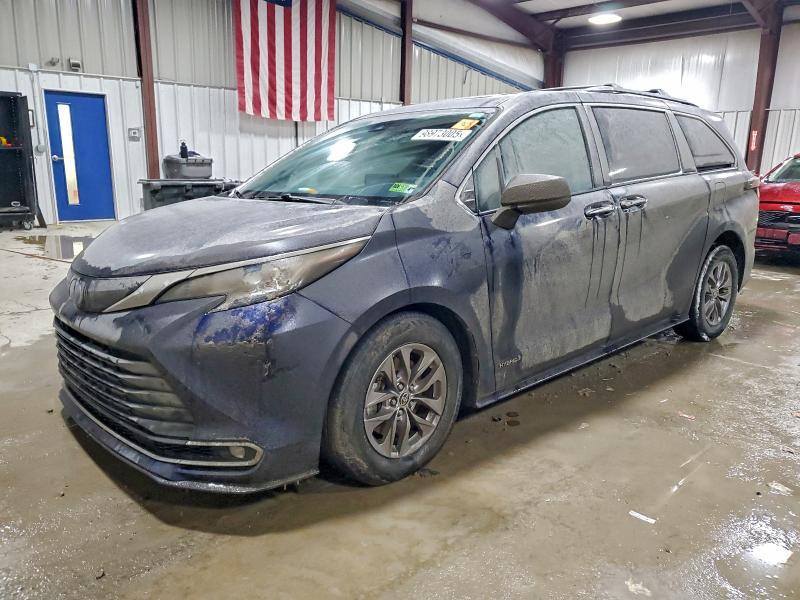 Toyota Sienna 2021, VIN 5TDYRKEC1MS005816, 1/5