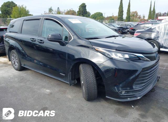 Toyota Sienna 2021, VIN 5TDYRKEC1MS005816, 3/5