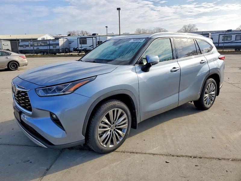 Toyota Highlander 2021, VIN 5TDZARAH0MS506265, 2/5