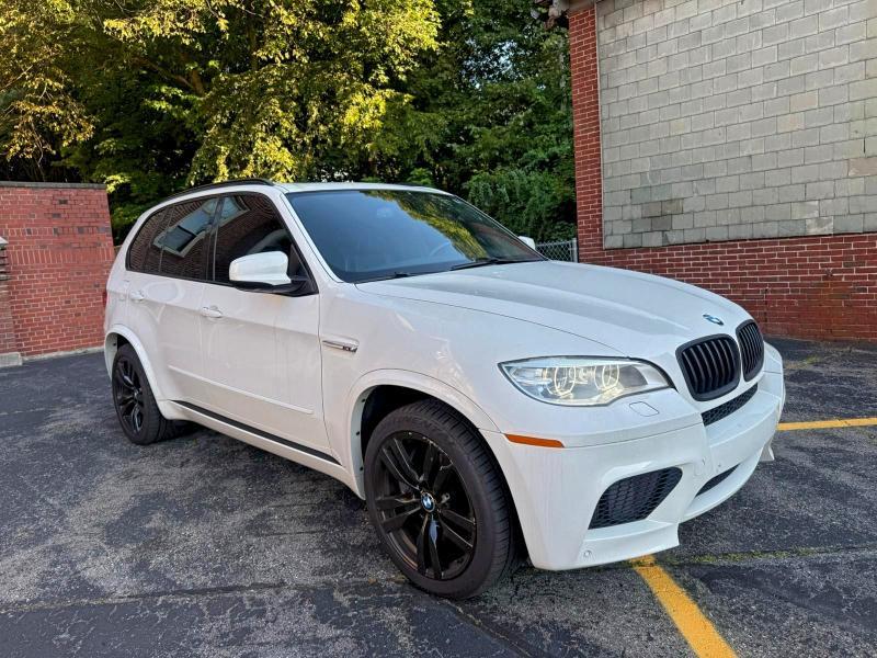 BMW X5 2014, VIN 5UXKR0C56E0K49186, 2/5