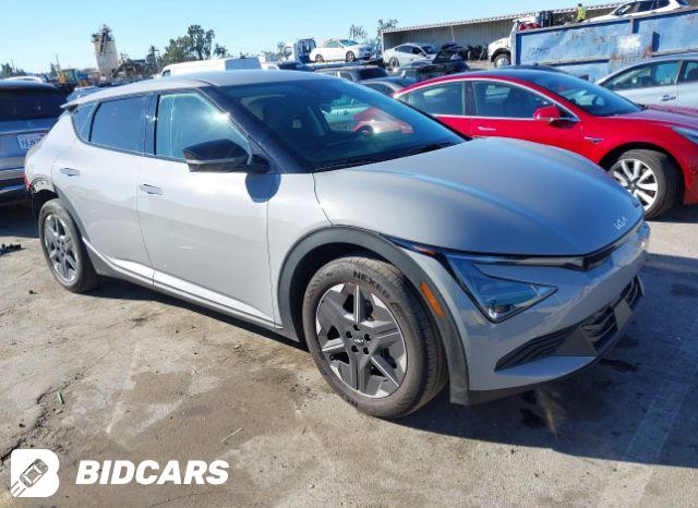 KIA EV6 2025, VIN 5XYC34JA5SG013357, 3/7