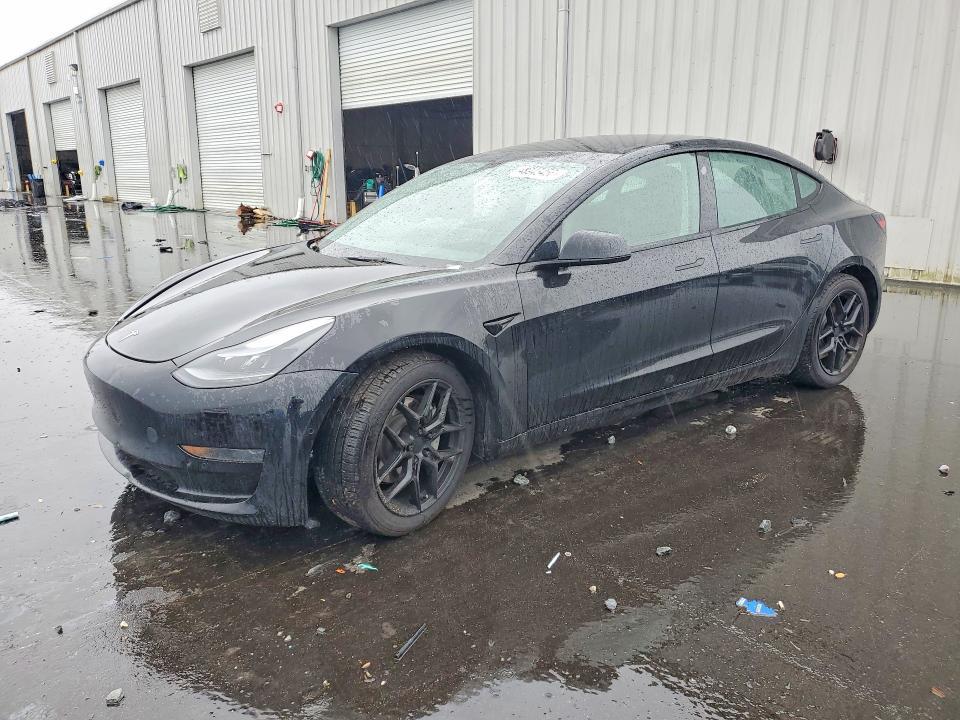 Tesla Model 3 2023, VIN 5YJ3E1EA2PF670411, 2/5