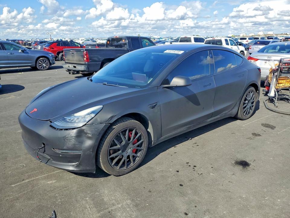 Tesla MODEL 3 2018, VIN 5YJ3E1EA6JF031861, 3/5