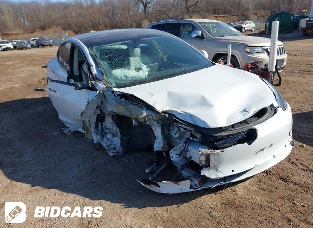 Tesla Model 3 2022, VIN 5YJ3E1EA7NF303923, 1/5