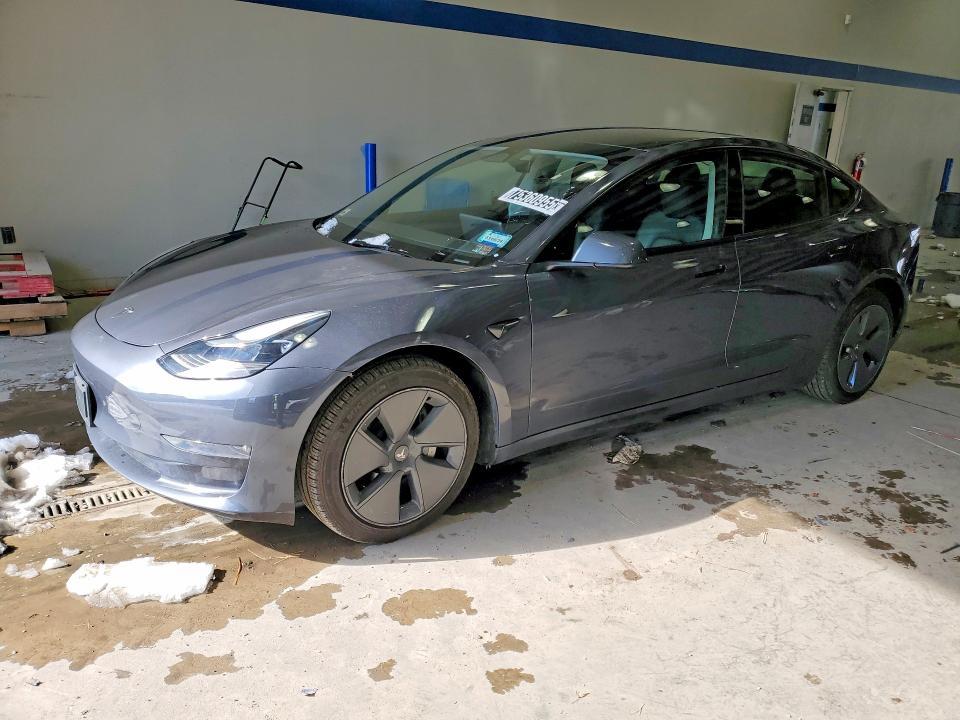 Tesla MODEL 3 2023, VIN 5YJ3E1EB1PF388754, 2/5