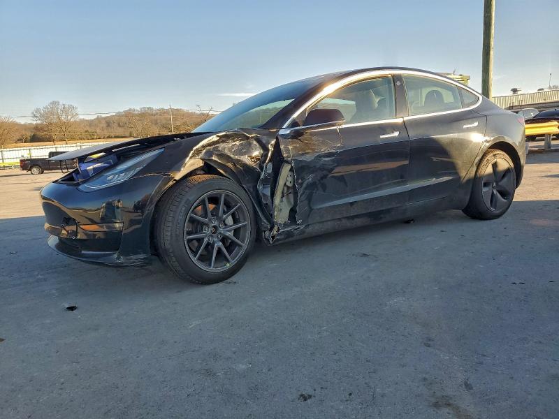Tesla Model 3 2018, VIN 5YJ3E1EB3JF170080, 3/5
