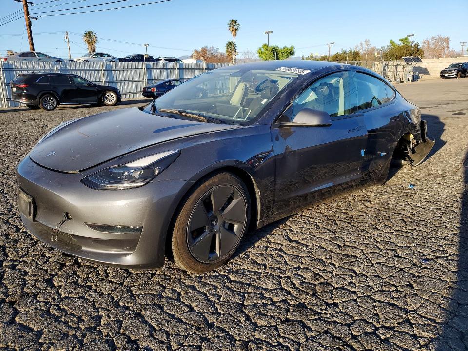 Tesla Model 3 2022, VIN 5YJ3E1EB4NF195513, 1/5