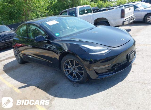 Tesla Model 3 2022, VIN 5YJ3E1EB8NF212930, 3/5