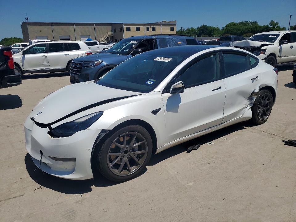 Tesla Model 3 2022, VIN 5YJ3E1EB9NF130642, 3/5
