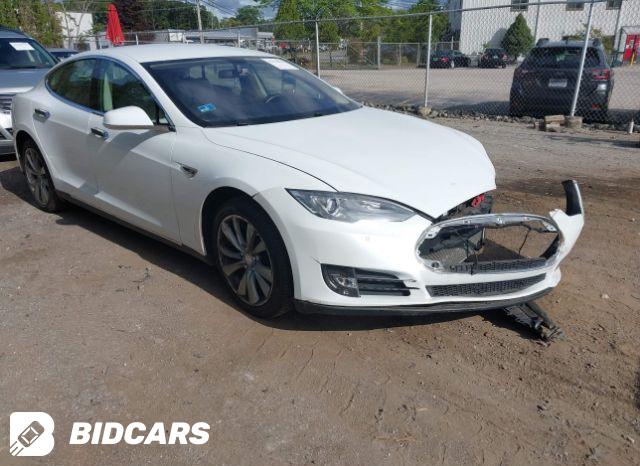 Tesla MODEL S 2013, VIN 5YJSA1DN7DFP12983, 3/5