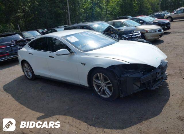Tesla Model S 2016, VIN 5YJSA1E42GF141588, 3/5