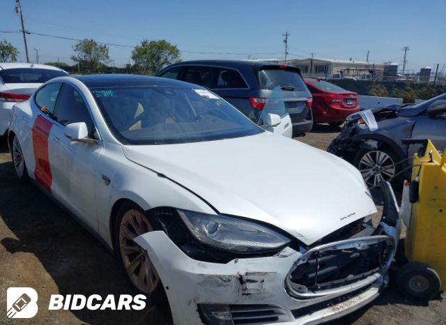 Tesla Model S 2015, VIN 5YJSA1H21FFP79727, 4/5
