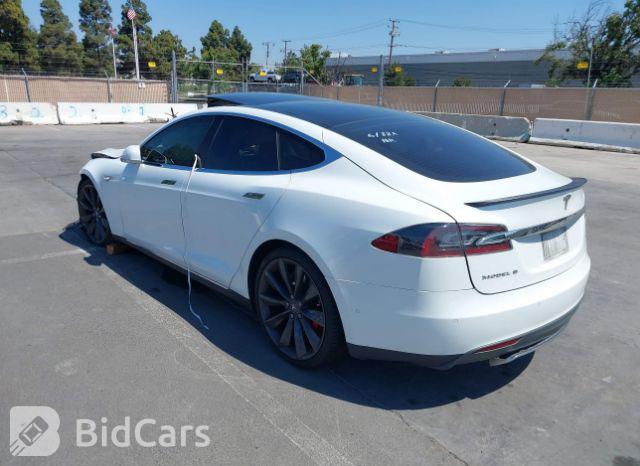 Tesla Model S 2015, VIN 5YJSA1H44FF086619, 3/5