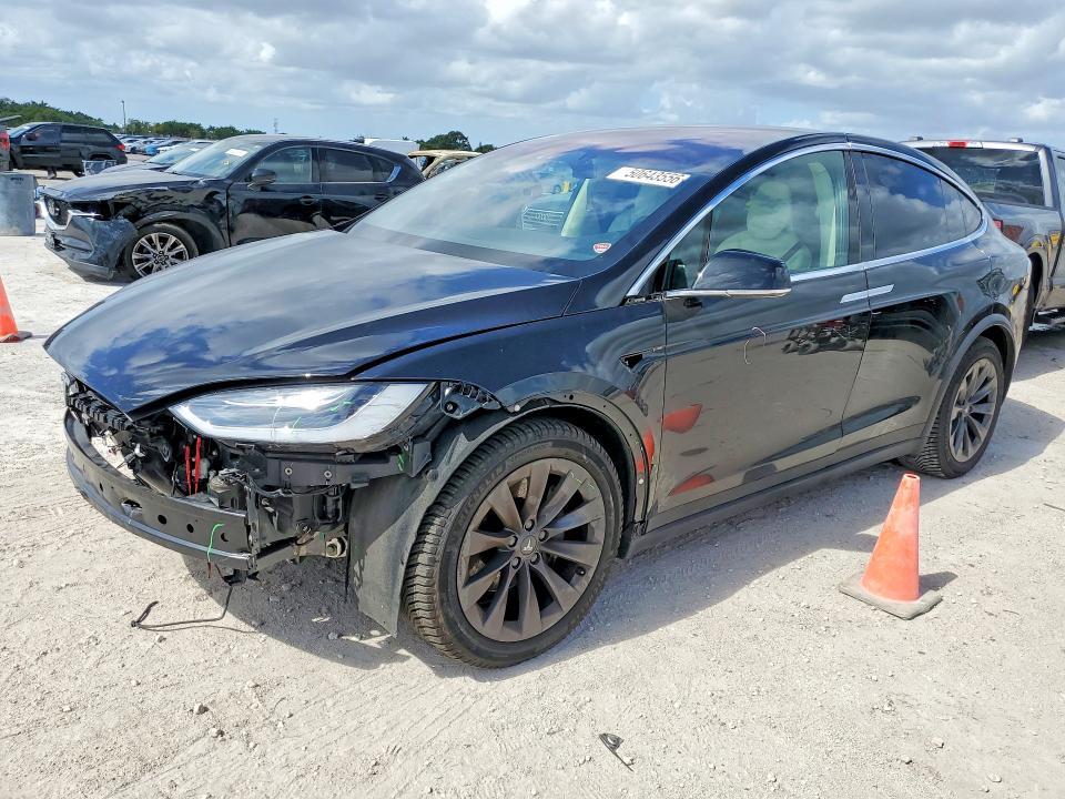 Tesla MODEL X 2018, VIN 5YJXCAE2XJF113494, 2/5