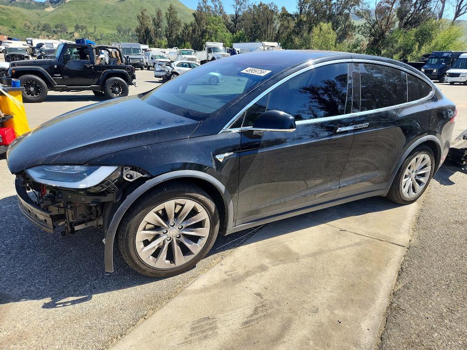 Tesla MODEL X 2018, VIN 5YJXCAE2XJF113494, 3/5