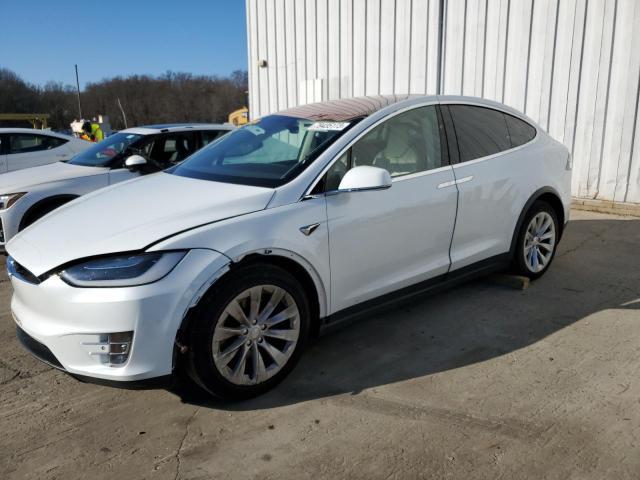 Tesla Model X 2018, VIN 5YJXCBE25JF138311, 3/10