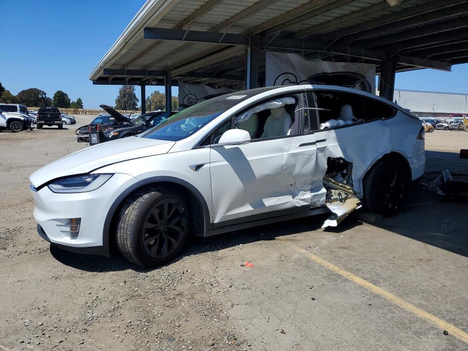 Tesla Model X 2019, VIN 5YJXCBE26KF162425, 3/5