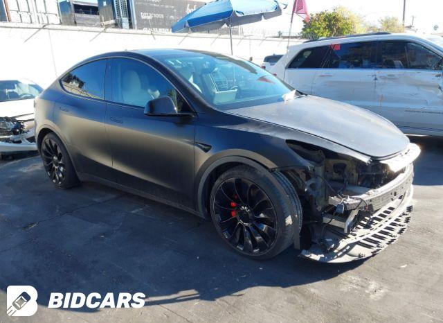 Tesla Model Y 2020, VIN 5YJYGDEE0LF048906, 2/5
