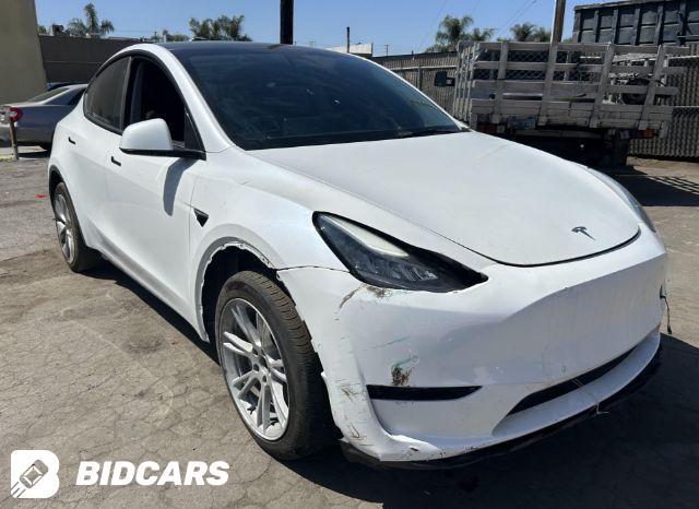 Tesla MODEL Y 2021, VIN 5YJYGDEE4MF295556, 2/5