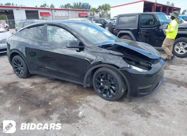 Tesla Model Y 2021, VIN 5YJYGDEE6MF139180, 3/5