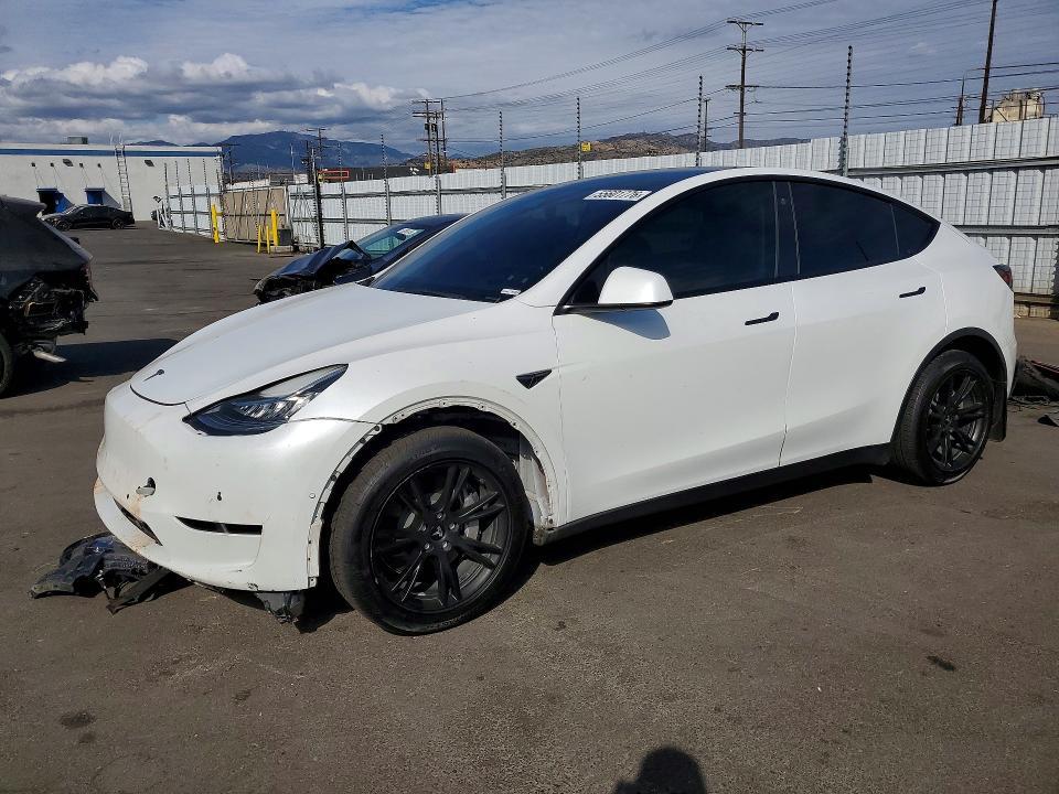 Tesla MODEL Y 2021, VIN 5YJYGDEF1MF252740, 2/5