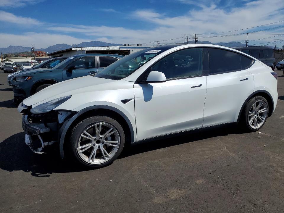 Tesla MODEL Y 2021, VIN 5YJYGDEF1MF252740, 3/5