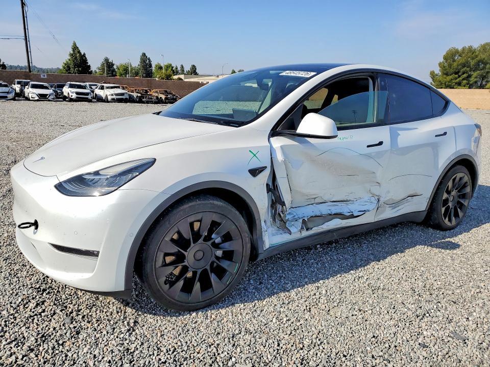 Tesla MODEL Y 2021, VIN 5YJYGDEF1MF252740, 4/5