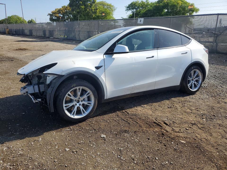 Tesla MODEL Y 2020, VIN 5YJYGDEF7LF002420, 2/5