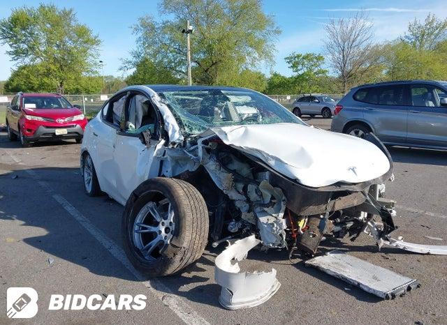 Tesla MODEL Y 2020, VIN 5YJYGDEF7LF002420, 3/5