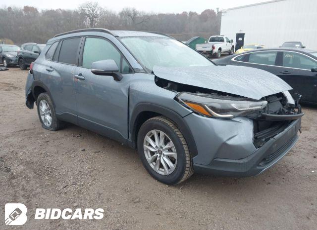 Toyota Corolla Cross 2022, VIN 7MUDAABG9NV038920, 3/5