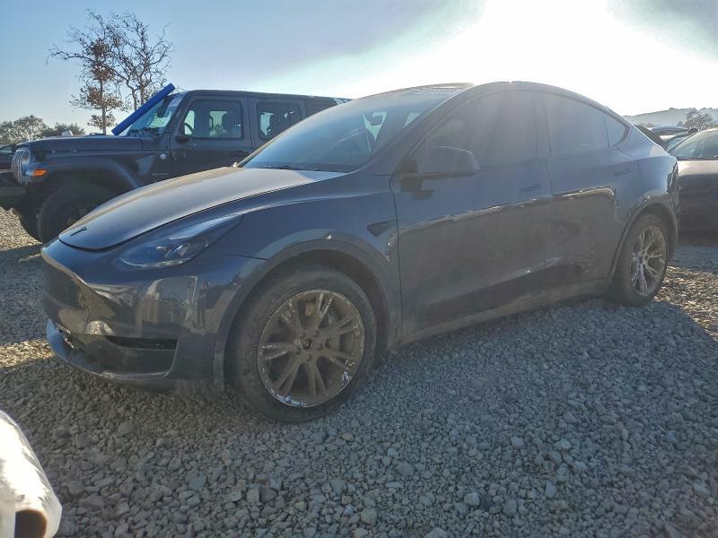 Tesla Model Y 2023, VIN 7SAYGAEE1PF924955, 3/5