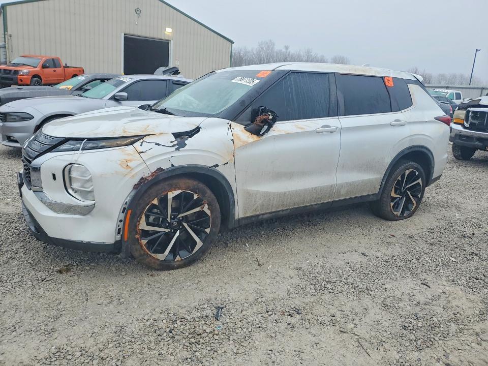 Mitsubishi Outlander 2023, VIN JA4ARUAU4PU007419, 2/5