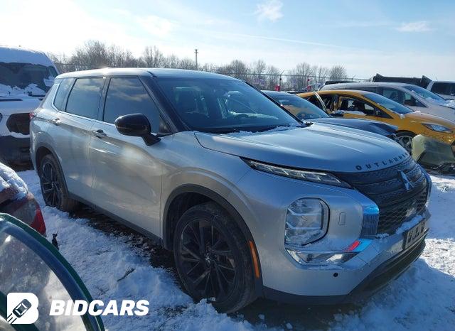 Mitsubishi Outlander 2022, VIN JA4ARUAU9NU009728, 3/9