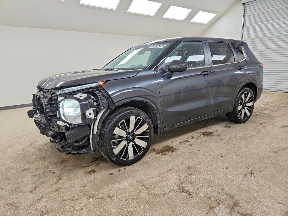Mitsubishi Outlander 2024, VIN JA4ARUAUXRU016077, 3/5