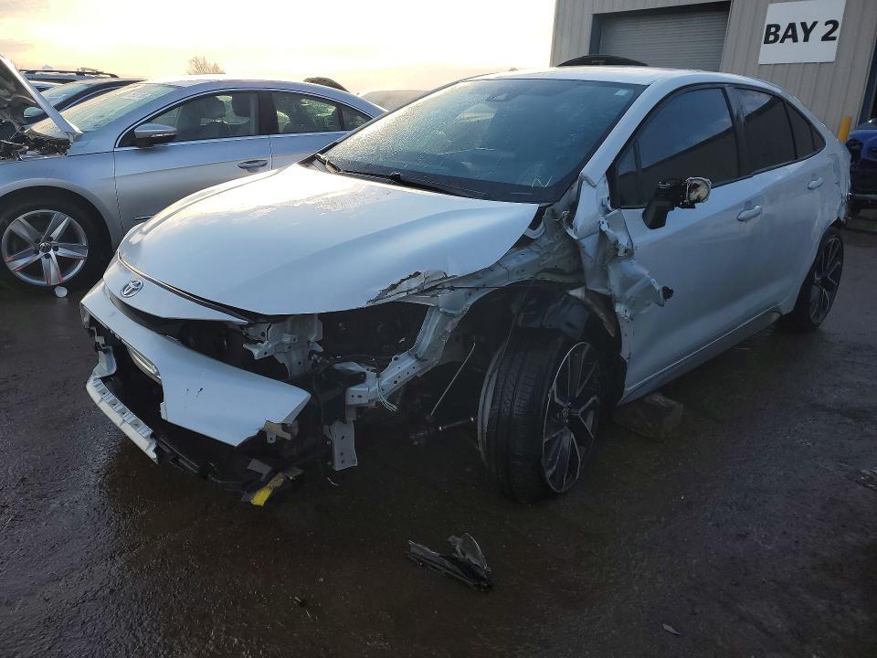 Toyota Corolla 2021, VIN JTDEAMDEXMJ002032, 2/5