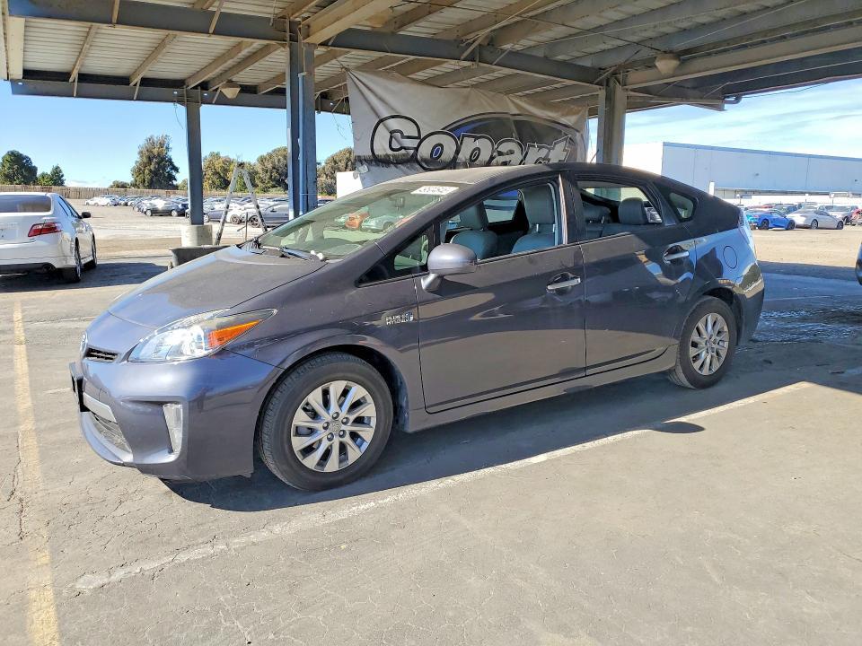 Toyota Prius 2016, VIN JTDKBRFU6G3018660, 2/5