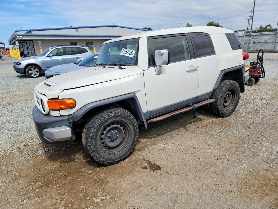 Toyota FJ Cruiser 2014, VIN JTEBU4BF8EK189252, 3/8