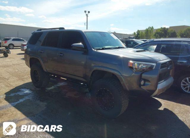 Toyota 4runner 2020, VIN JTEBU5JR5L5755963, 1/5