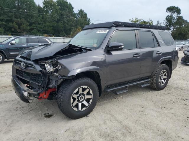 Toyota 4runner 2020, VIN JTEBU5JR5L5755963, 2/5